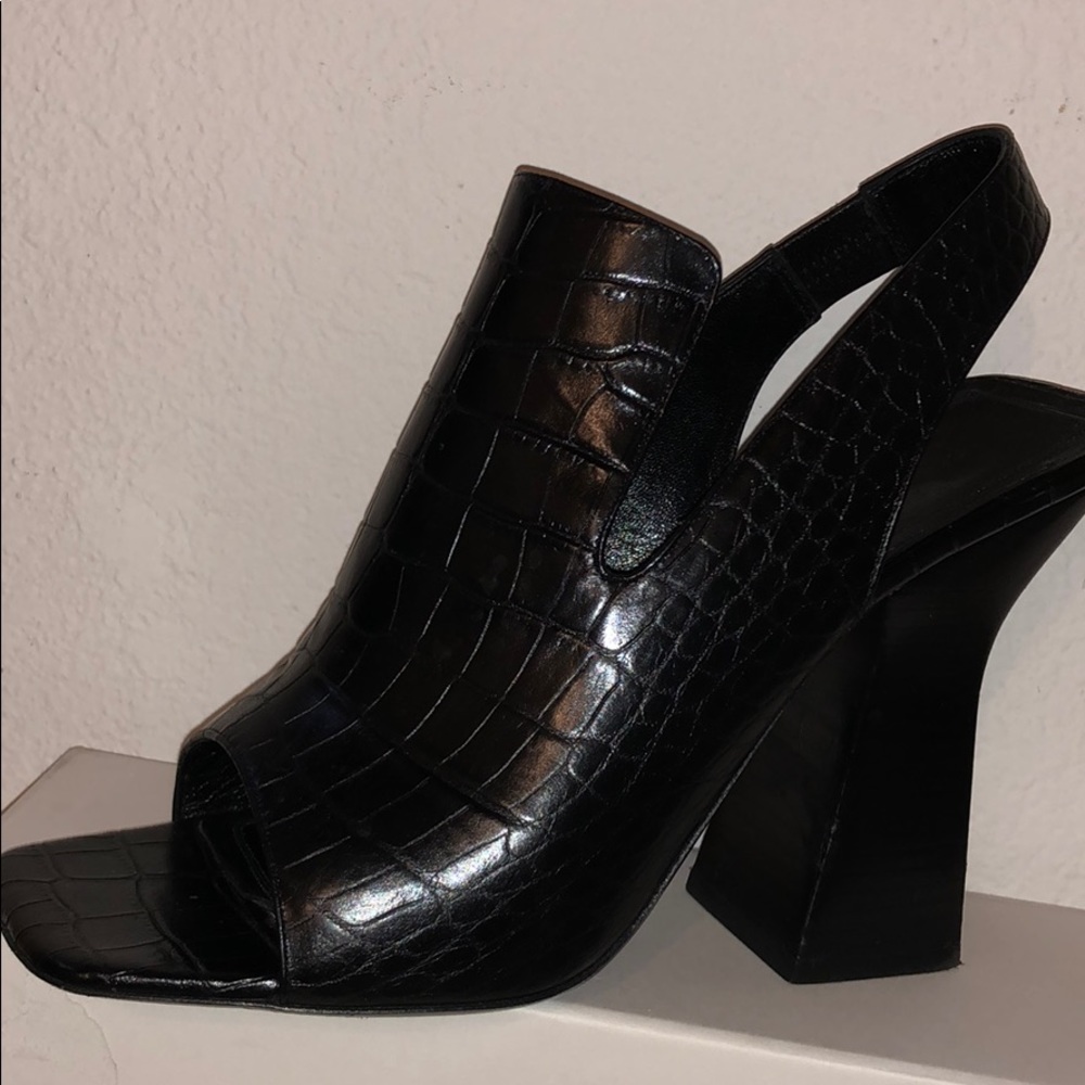 Shoes - Picture 5 of 7